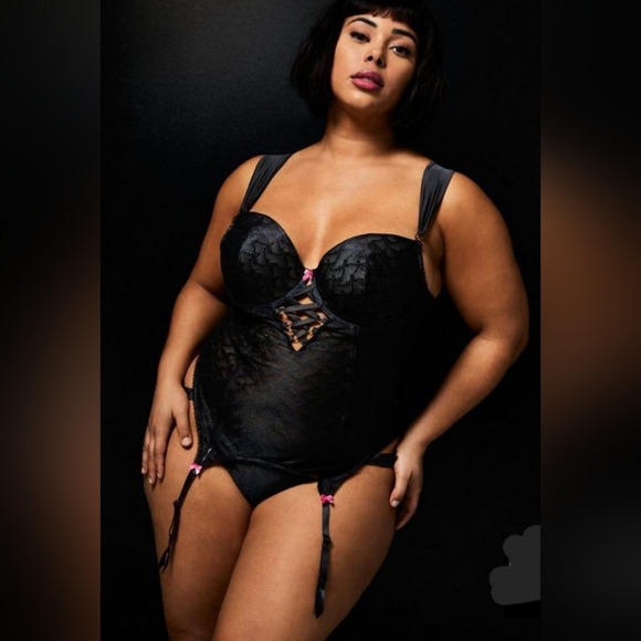 BETSEY JOHNSON Limited Edition TORRID Black Pink Bow Lace Bustier! 🎀 - Picture 3 of 11